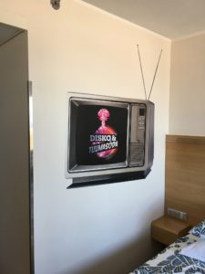 Seinagraafika teleri ümber